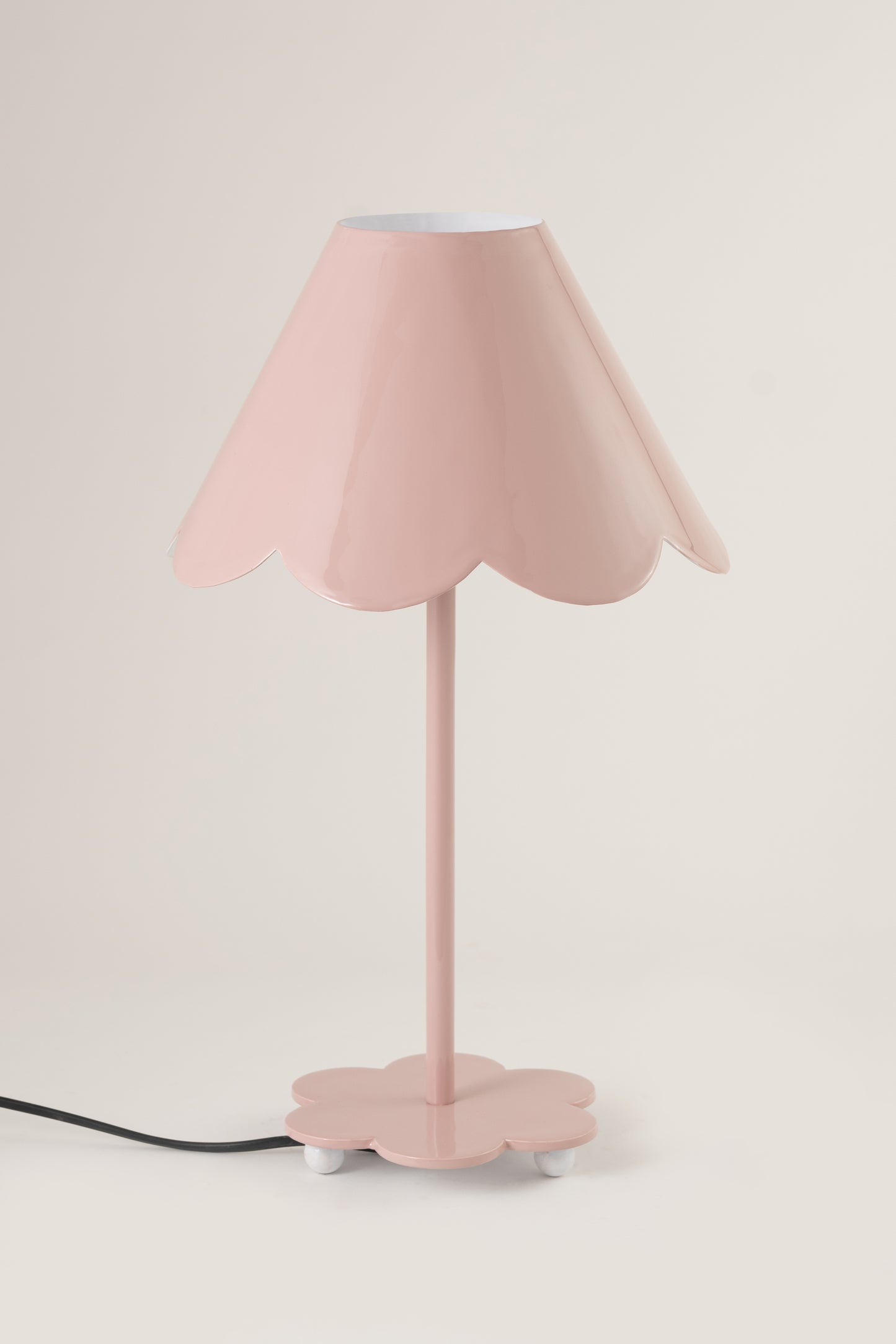 Petal Scallop Table Lamp